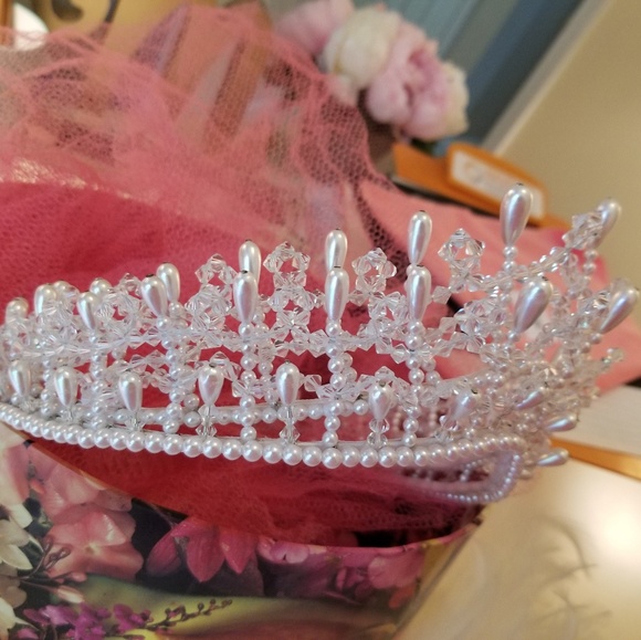 Bridal tiara, pearls and swarovski beads.wore once - Picture 2 of 8